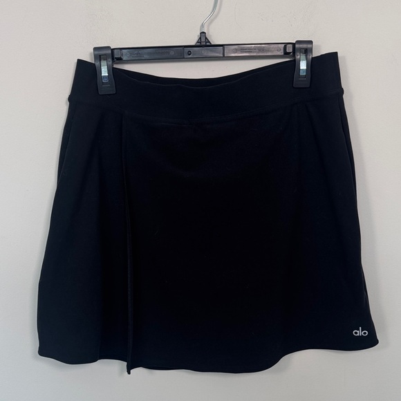 ALO Yoga Alosoft Backspin Skirt in Black - L - Picture 3 of 6